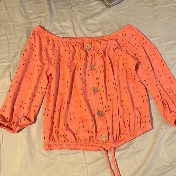 Cute top - Picture 1 of 1